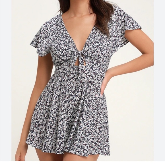 Lulu's Dondi Navy Blue and White Print Romper - Picture 1 of 9